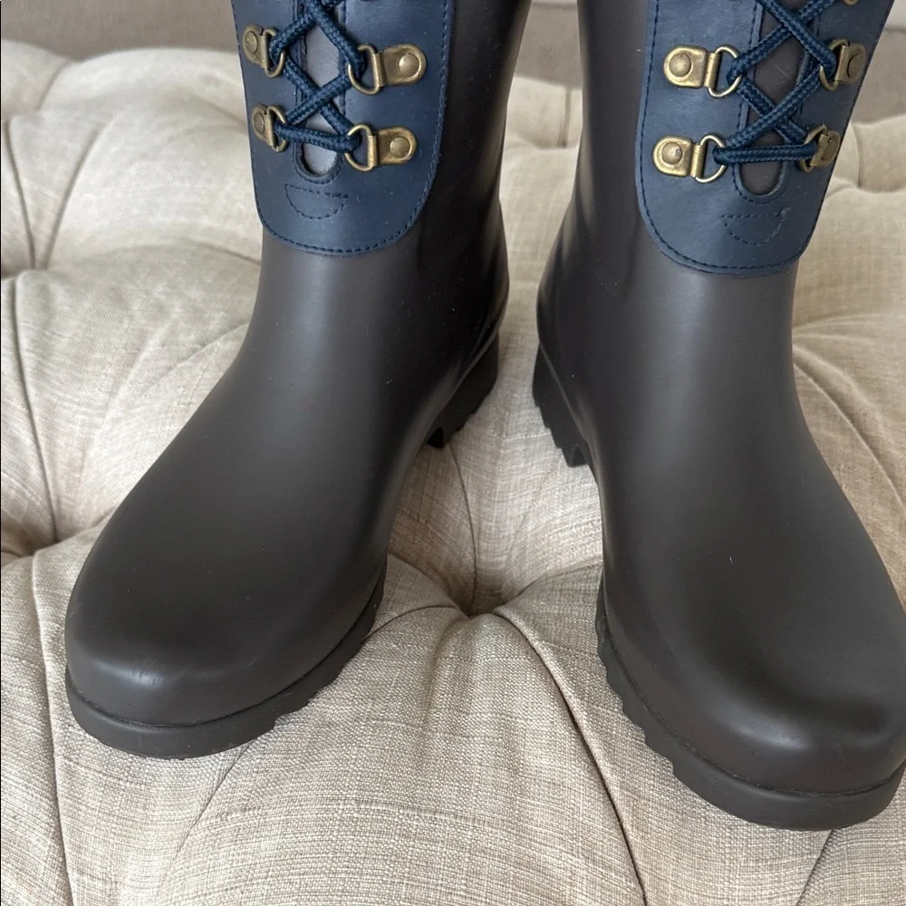 UGG Women's Black and Navy Lace-Up Boots - Picture 5 of 15